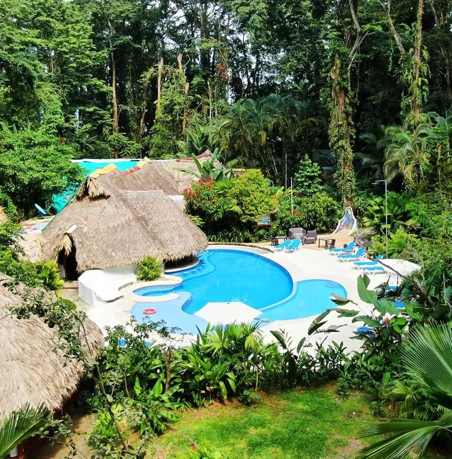 Bienvenido a la piscina de Cariblue Resort
