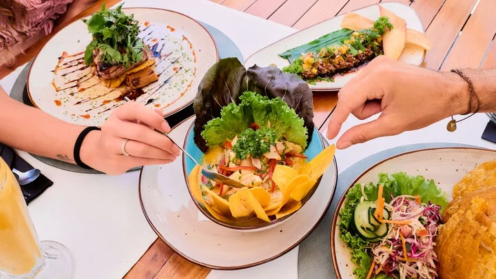 Platos servidos para compartir en La Jungla